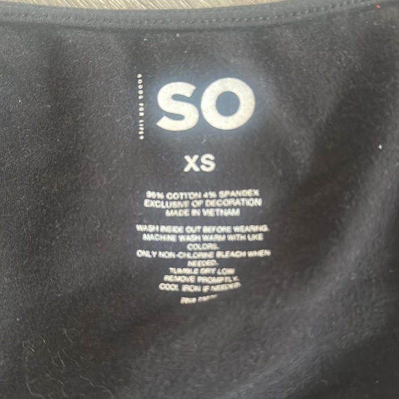 soft black crop long sleeve w rucched bust! - Picture 3 of 3